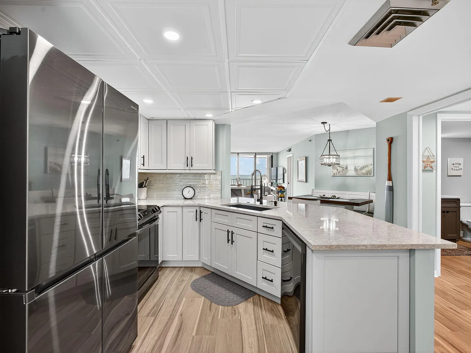 2 bed, 2.0 bath, 1209 sqft, $5,000 — Photo 3