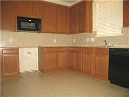 5th image of 8139 Montague Manor Ln