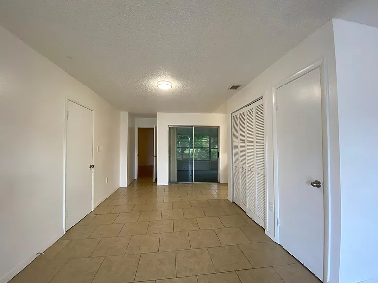 435 Earl Ave — Photo 6