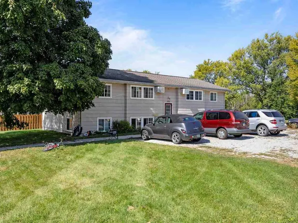 302 Maple Ln, Walker, IA 52352