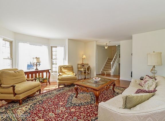 4th image of 24 E Harbor Dr