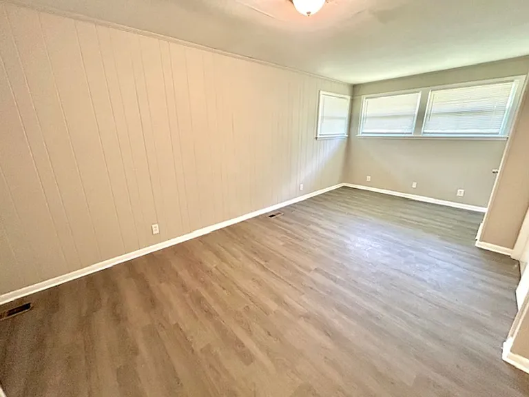3902 Lakeview Dr — Photo 20
