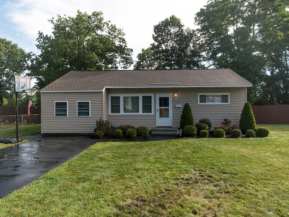 1st image of 21 Stirrup Dr