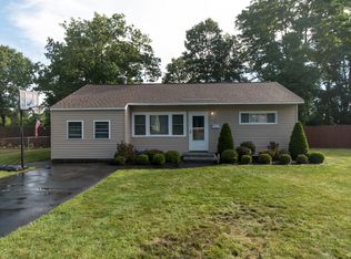 21 Stirrup Dr, Albany, NY 12205