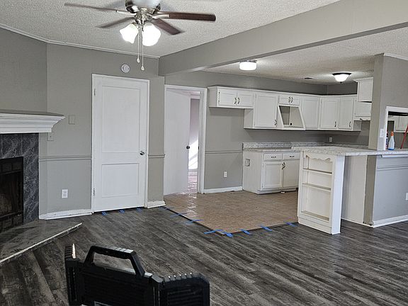 3rd image of 3972 Pikes Peak Ave