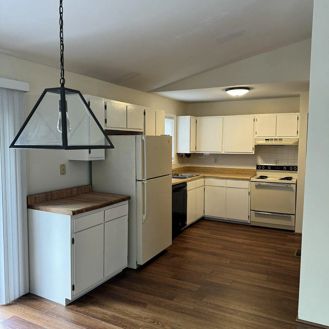 3 bed, 2.0 bath, 1600 sqft, $3,000 — Photo 4