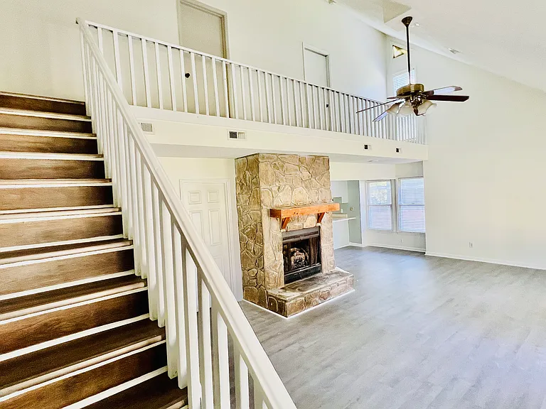 102 Pinewood Dr — Photo 12