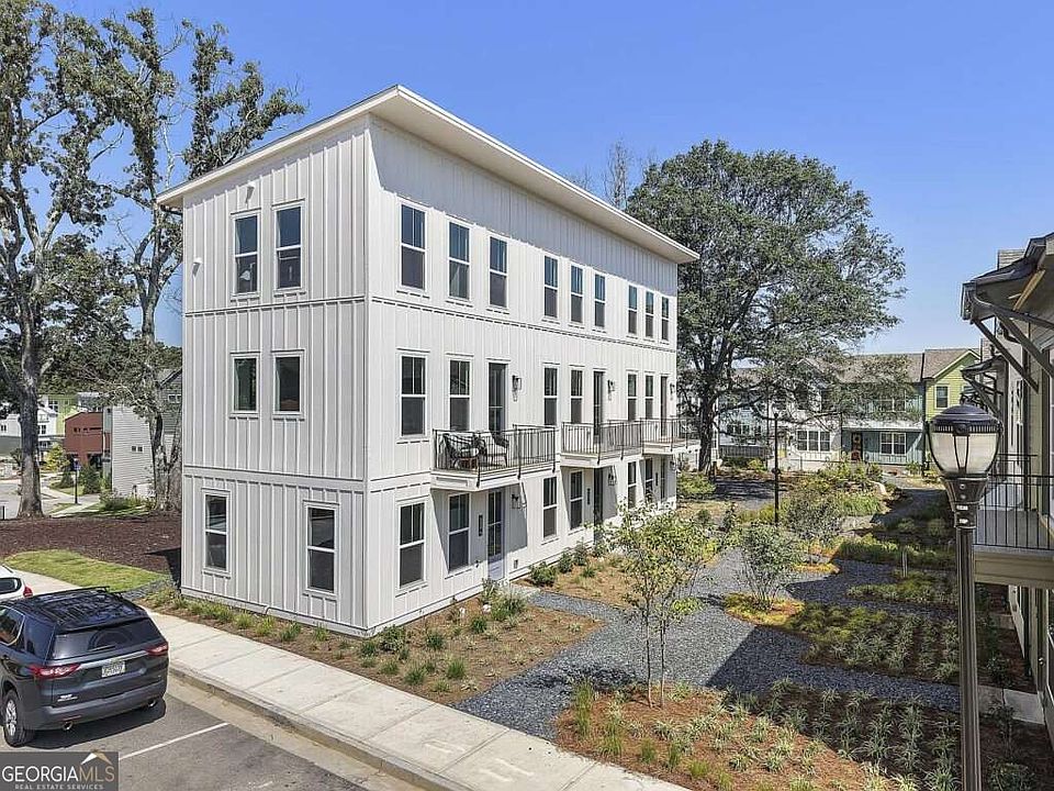 1st image of 498 Burroughs St SE #323