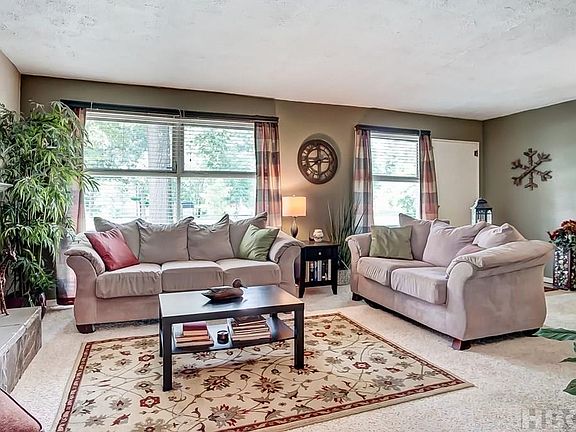 4th image of 1011 Oakdale Dr