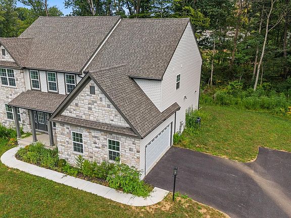 3rd image of 30 Acorn Ln