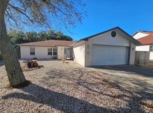 2105 Harbor Cir, Rockport, TX 78382