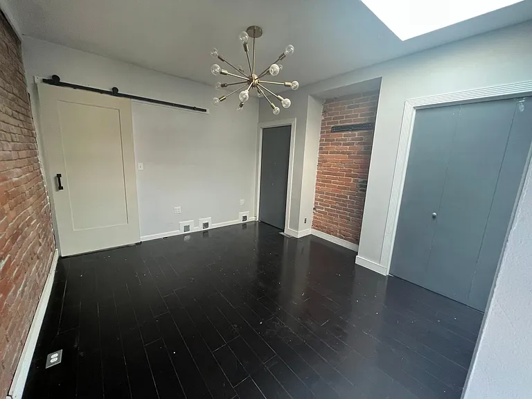 Third floor: Master bedroom (with en-suite bathroom)
