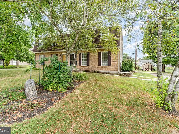 4th image of 1895 Esther Dr