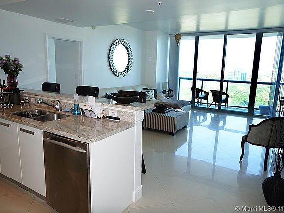 4th image of 601 NE 36th St APT 1501