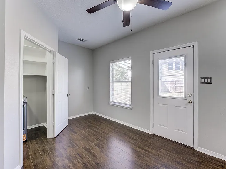 12415 Silversmine Dr — Photo 44