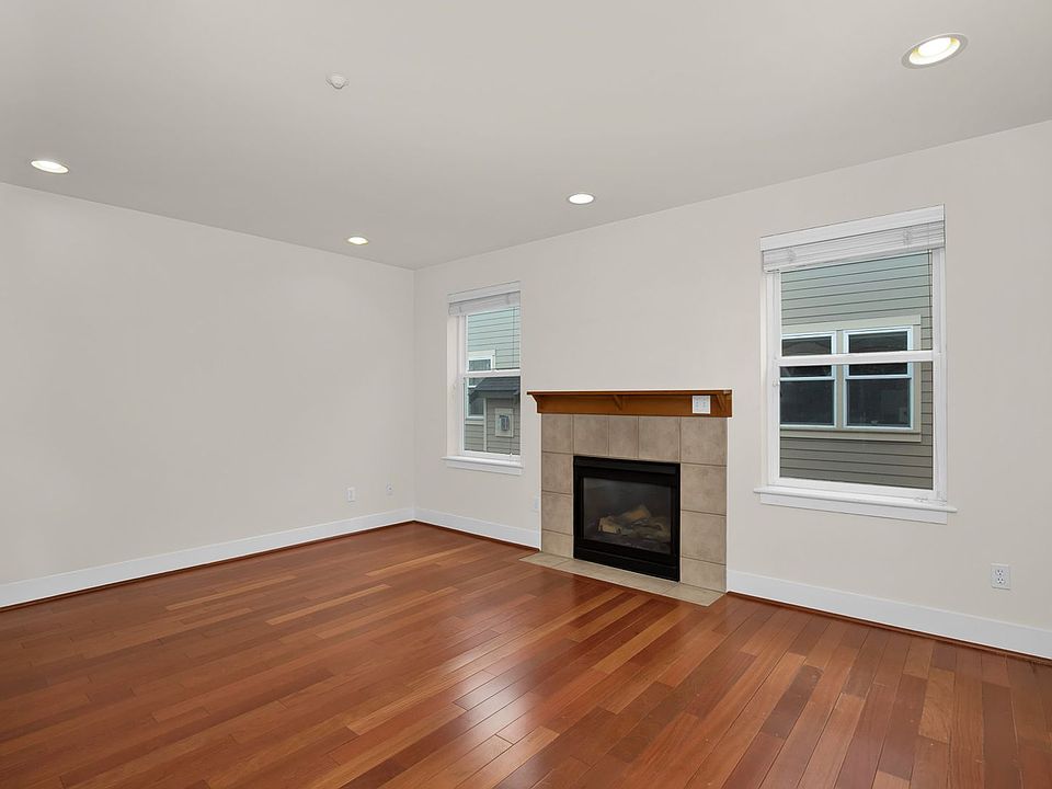 1st image of 840 N 145th Ln