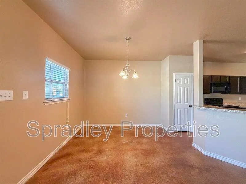 3 bed, 2.0 bath, 1350 sqft, $1,395 — Photo 4