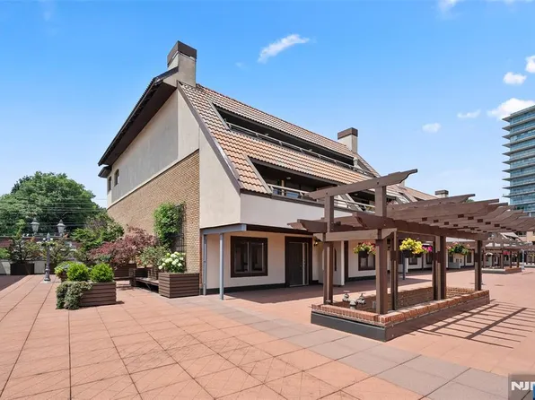 300 Gorge Rd APT 1, Cliffside Park, NJ 07010