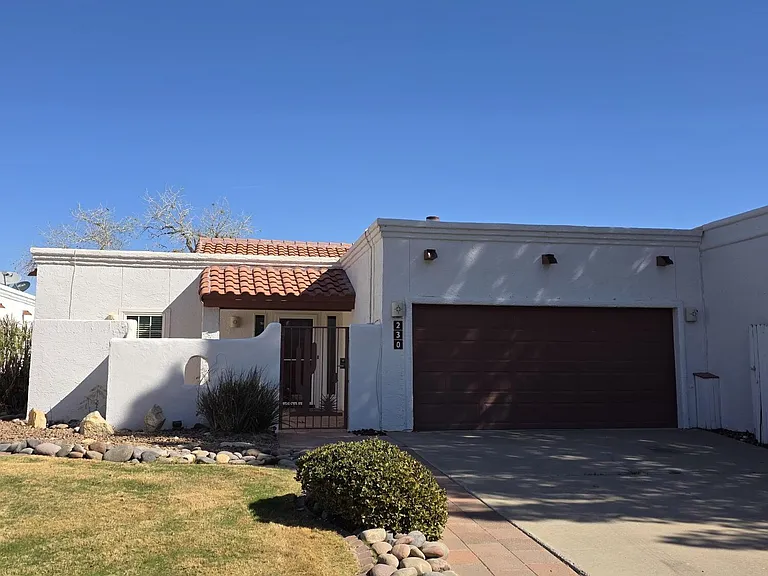 230 Casas Bella Ln — Photo 2