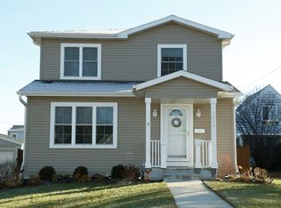 3836 S 38th St, Greenfield, WI 53221
