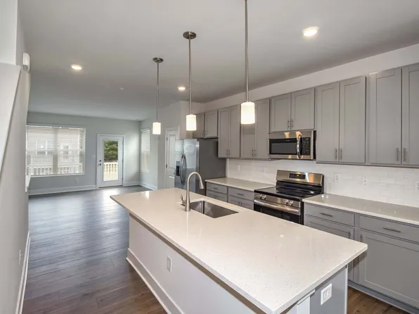 7566 Kemp Ln, Frederick, MD 21702