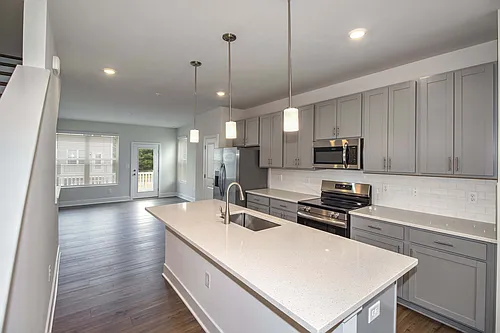 7566 Kemp Ln Photo 1