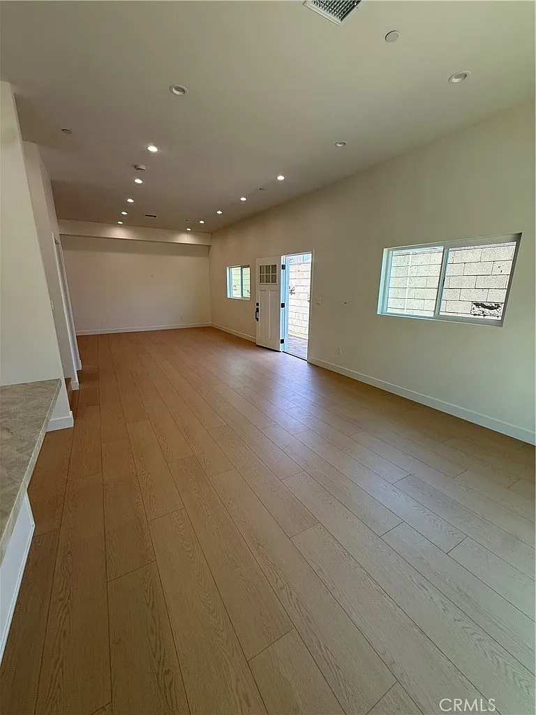 3 bed, 2.5 bath, 1500 sqft, $3,950 — Photo 4