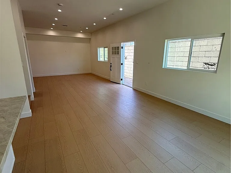 10026 Norwich Ave — Photo 4