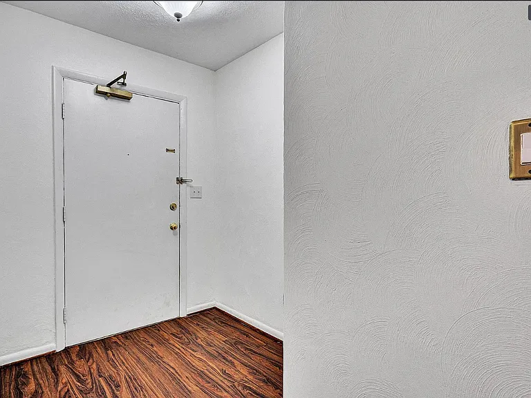 5260 Crossbow Cir #9 — Photo 5