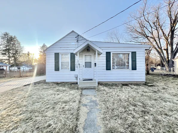 319 N Walnut St, Janesville, WI 53548