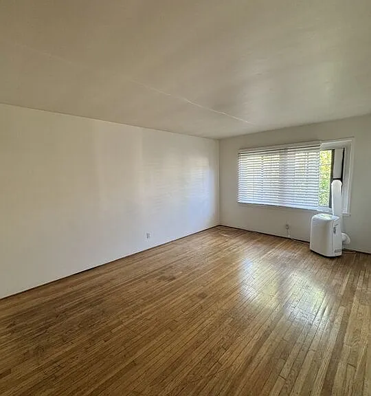 11928 Magnolia Blvd — Photo 3