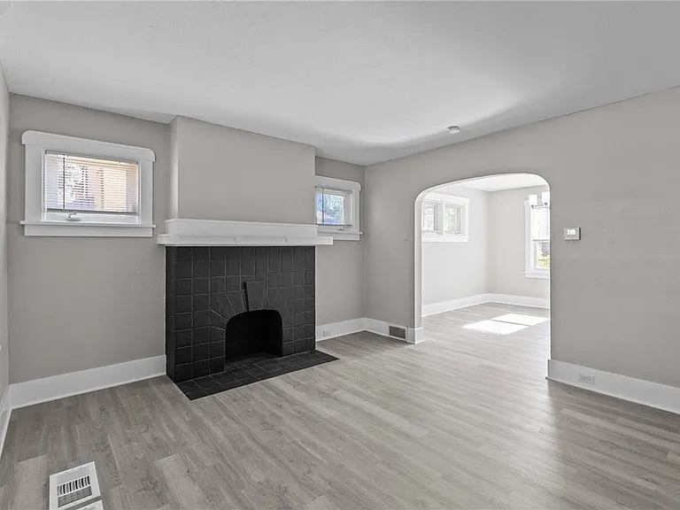 3065 Latonia Ave — Photo 4
