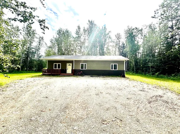 1682 Palomino Dr, North Pole, AK 99705
