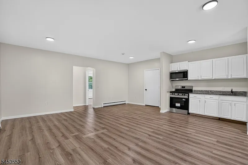 2 bed, 1.0 bath, $1,895 — Photo 4
