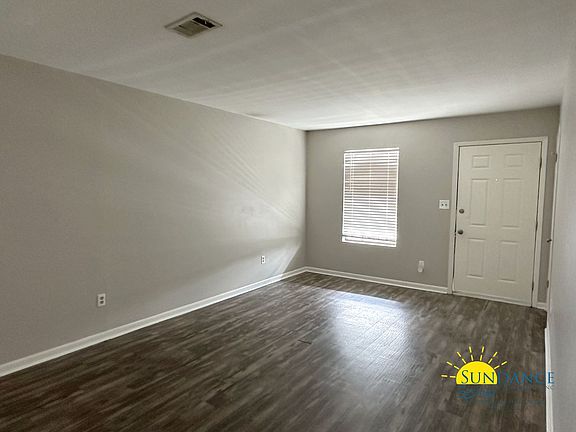 5th image of 3250 Redwood Ln APT B