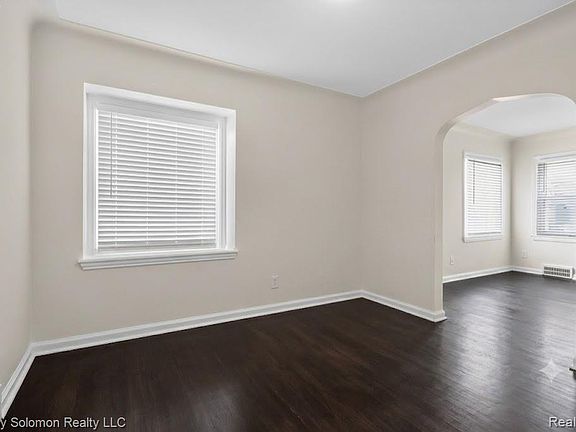 5th image of 10318 Beaconsfield St
