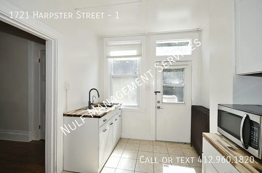 Building Photo - 1721 Harpster St #1