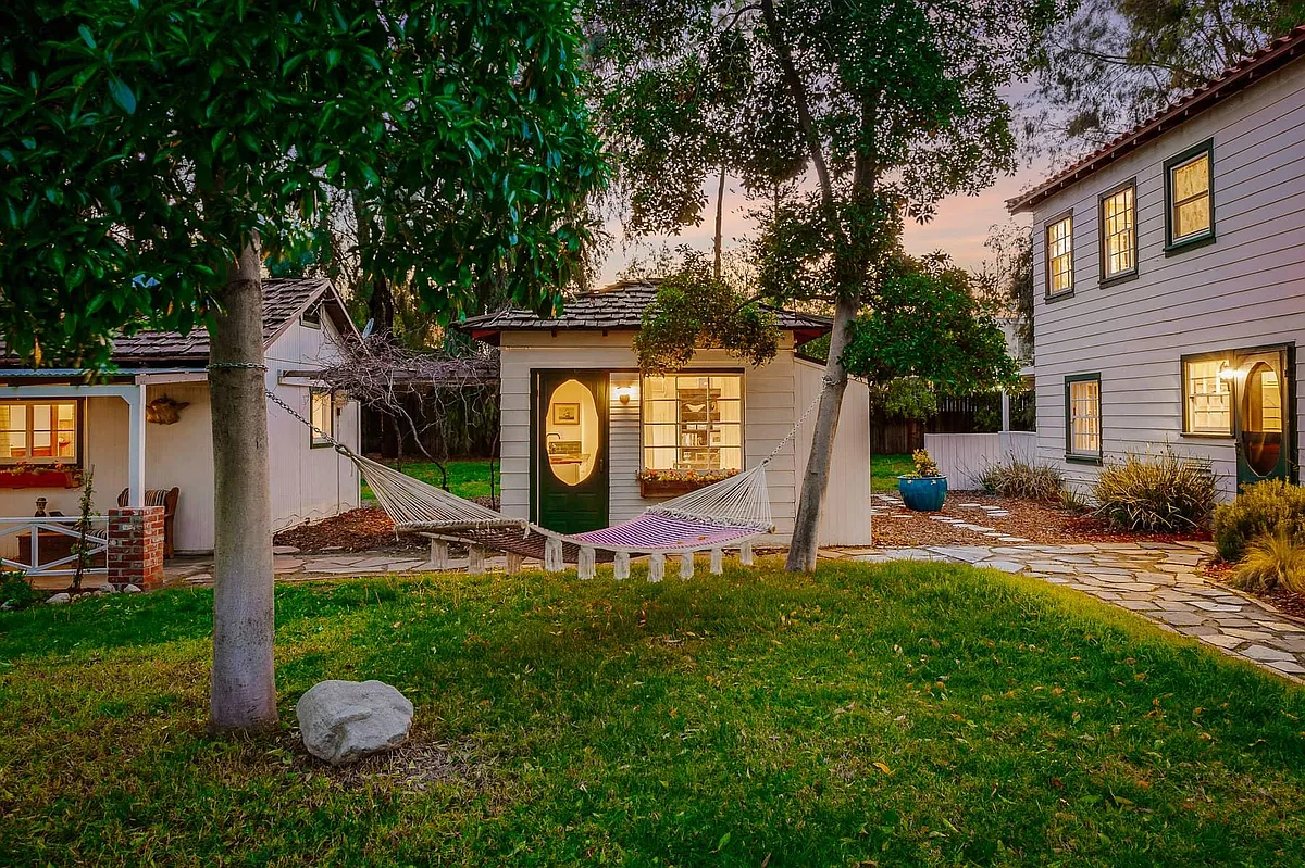 Photo 2 of 15 - 15800 Sherman Way #C - Van Nuys, CA cottage exterior - 15800 Sherman Way #C