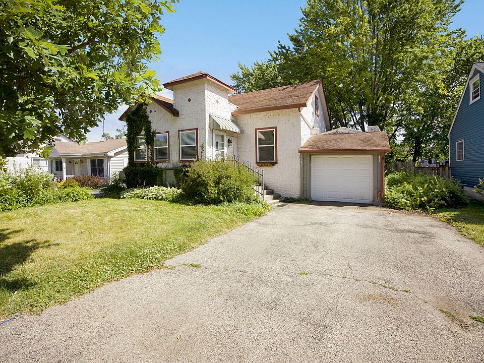 1349 Floresta Vis, Crystal Lake, IL 60014 | Zillow