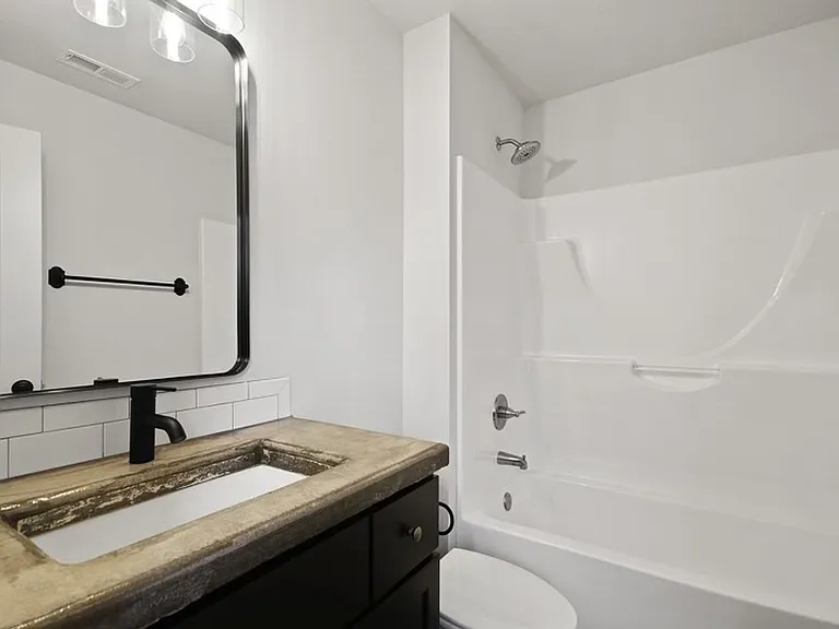 208 3rd Ave — Photo 38