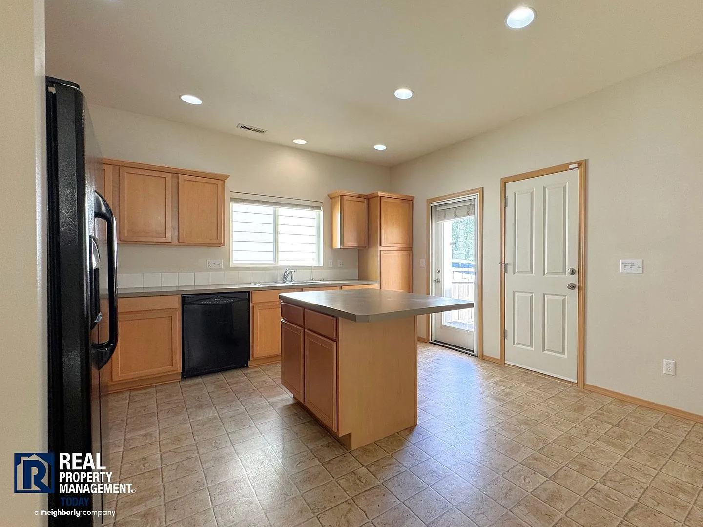 Spacious 4-Bedroom Fife Home | Fenced Patio & 2-Car Garage — Photo 4