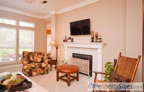 3rd image of 713 Hasselt St