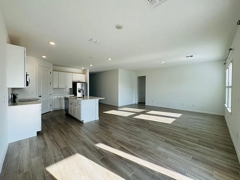 2175 Derwent Dr — Photo 22