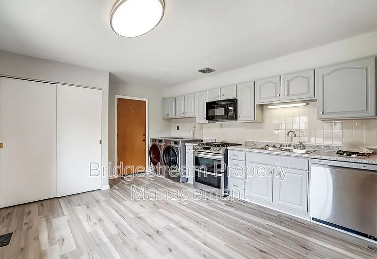 4354 Meadowcroft Rd — Photo 5