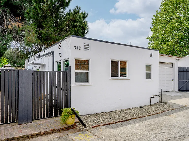 312 W Cedar Ave — Photo 1