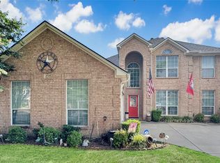 2715 Forest Lake Dr, Grand Prairie, TX 75052