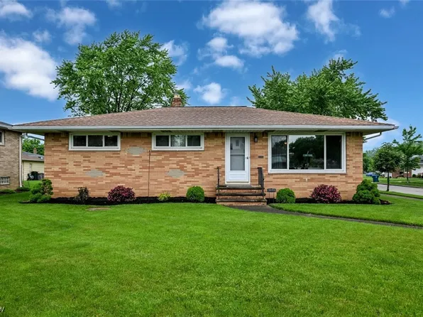 9894 Valley Forge Dr, Parma Heights, OH 44130