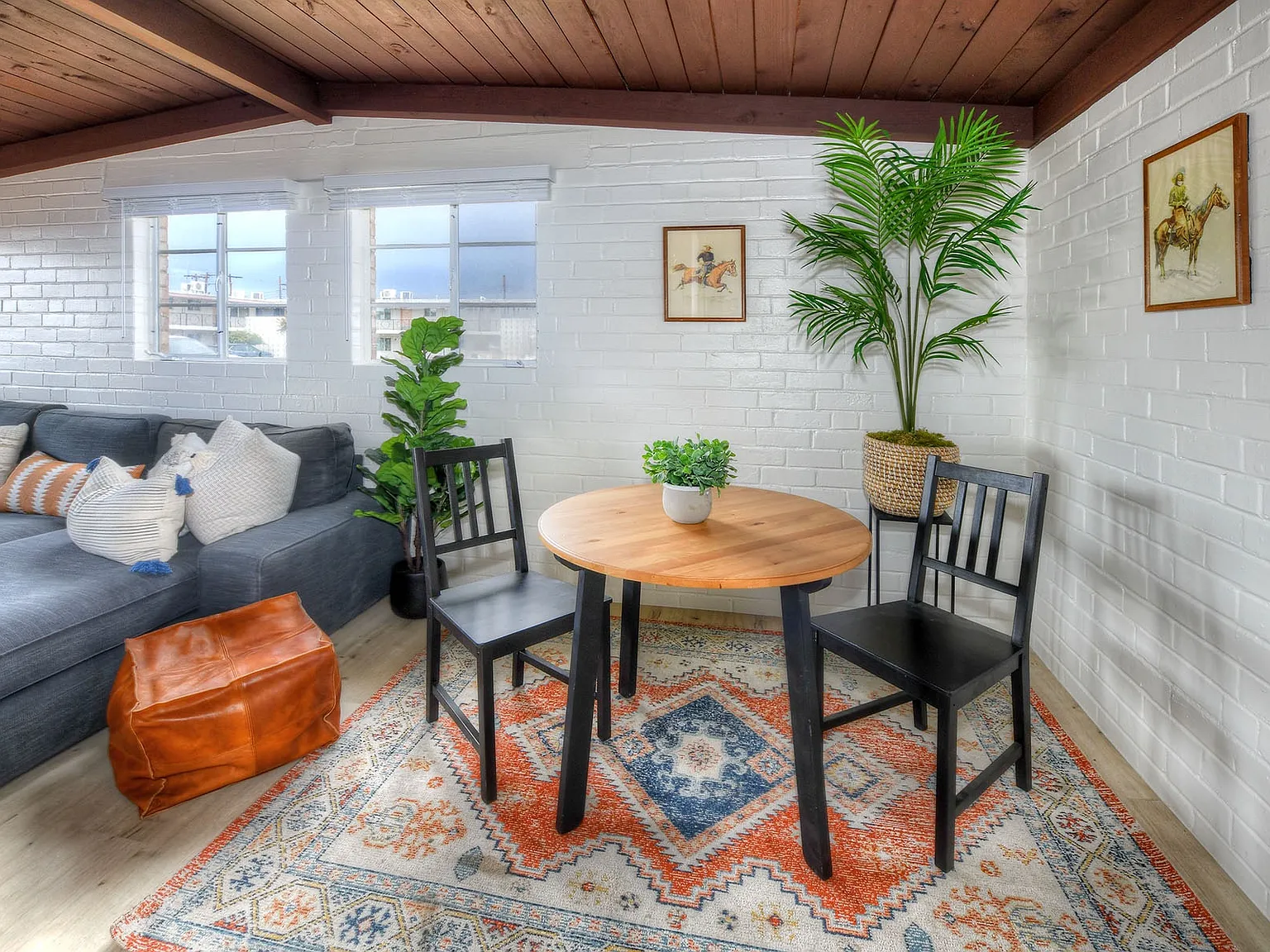 Las Villas Apartments — Photo 4