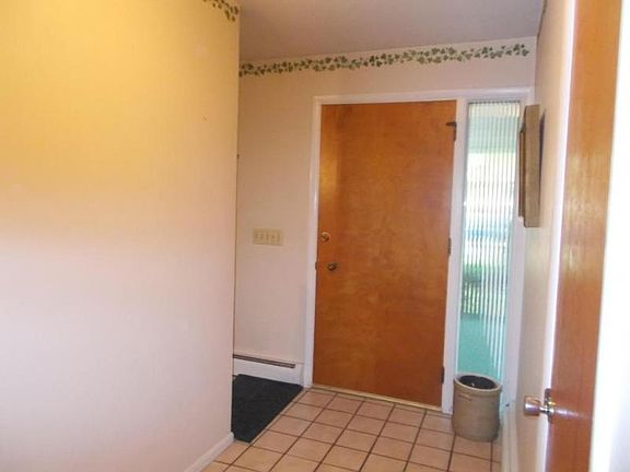 4th image of 801 Skyline Dr
