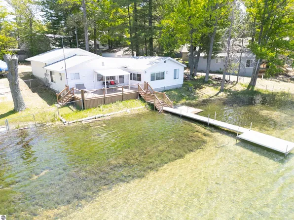 7293 Trillium Trl NE, Mancelona, MI 49659
